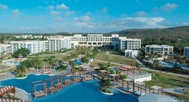 Gran Muthu Almirante Beach